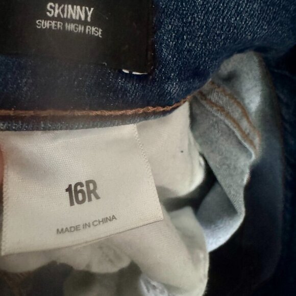 Express Super High Rise Skinny Jeans | Size 16R | Distressed Hem & Knees - Picture 8 of 9